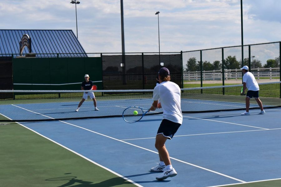 Har-Ber+tennis+players+compete+against+Bentonville+West+in+a+conference+match-up.